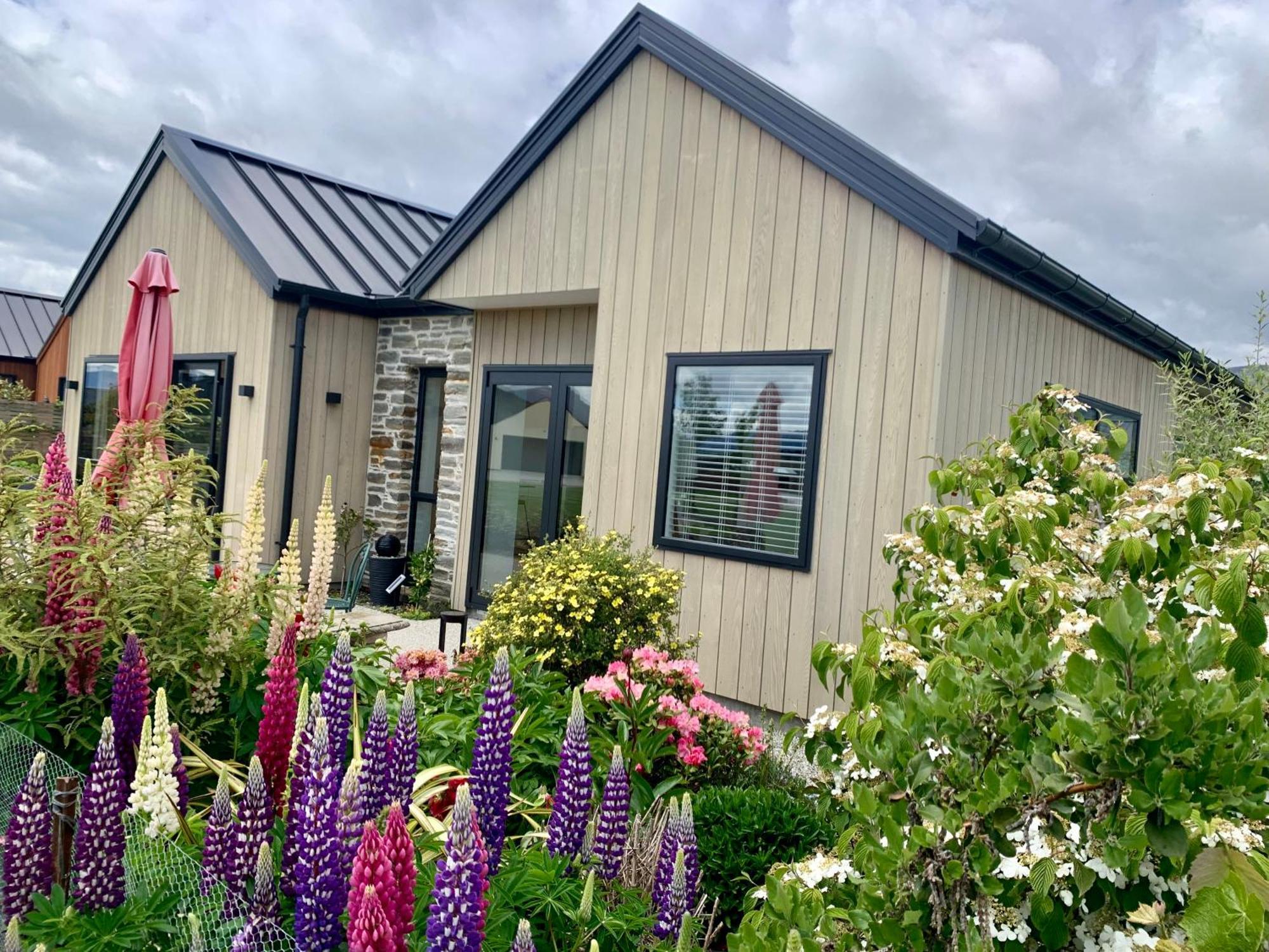 Alpine Abode Villa Wanaka Exterior photo
